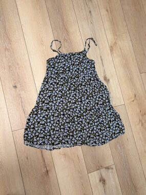 wild fable Black Floral Short Sleeve Tee with White and Green Accents